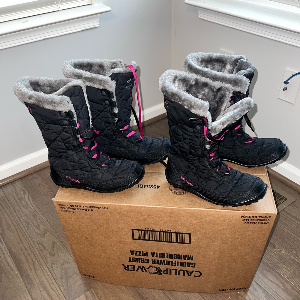 Columbia Girls Insulated Winter Snow Boots Size 4 and Size 3 Black Pink